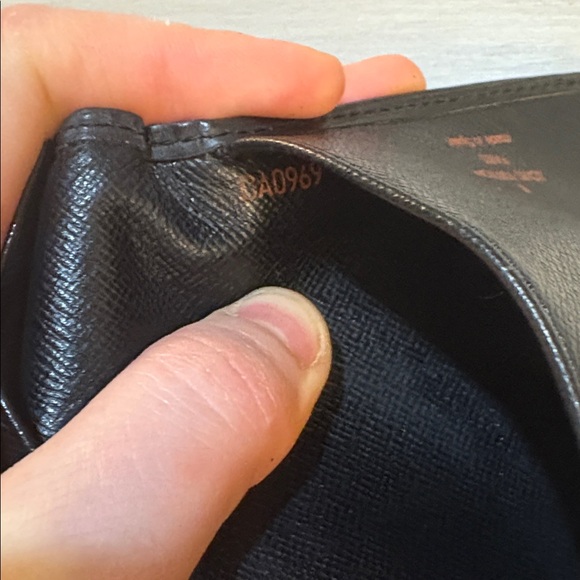 Louis Vuitton Epi wallet - Picture 11 of 15